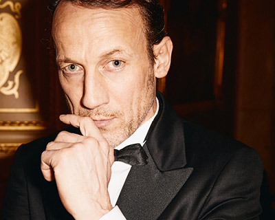 Wotan Wilke Möhring in Bond Manier