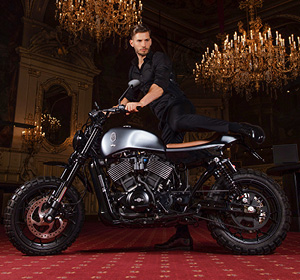 Shootingbild mit dem GQ Gentleman Anwärter Burkhard Dietrich